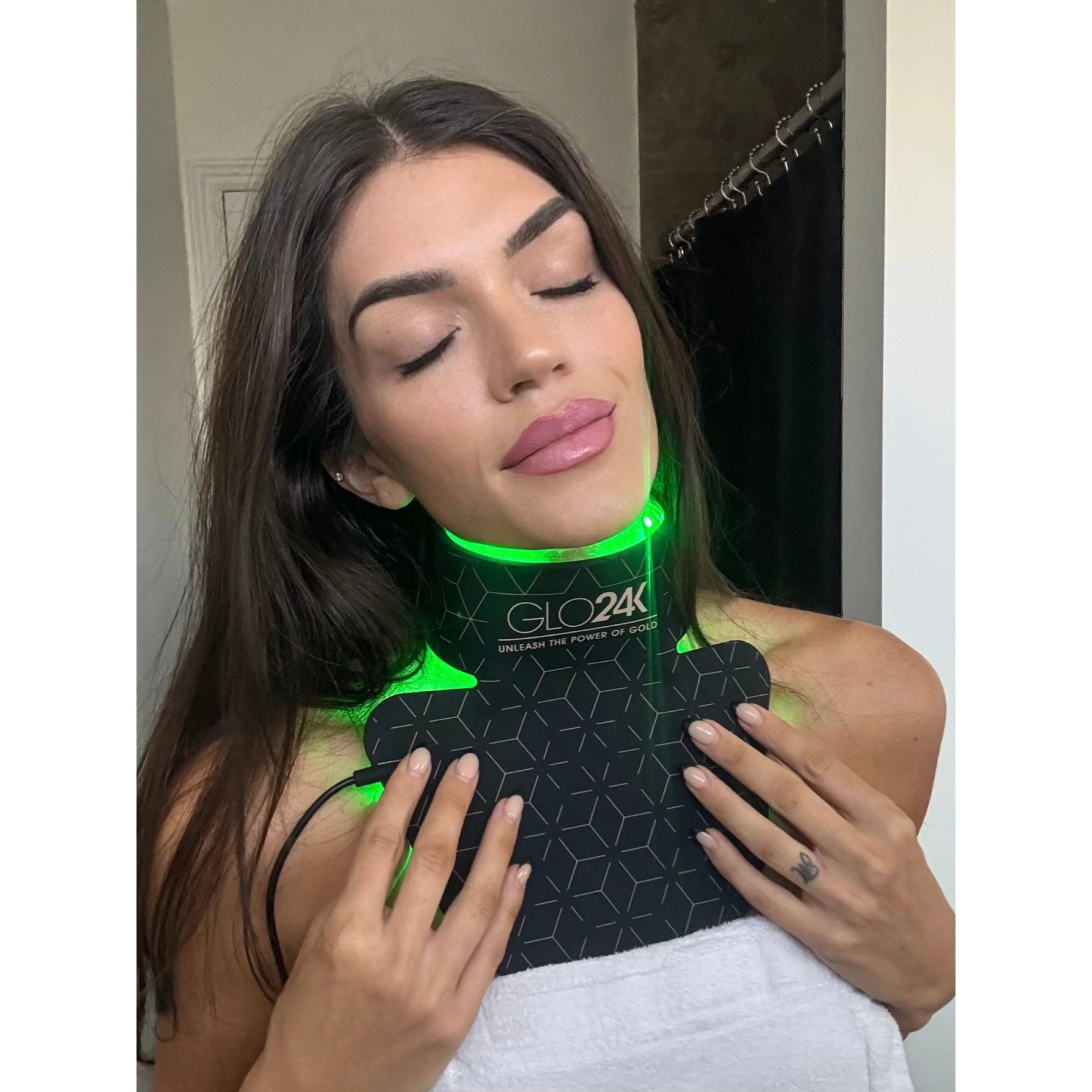 7 Color LED Super Mask for the Neck, Chest & Décolleté - Image 3